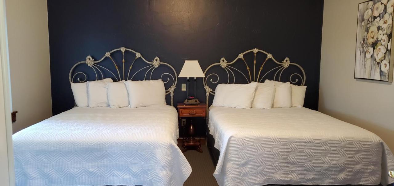 Inn At Amish Door Wilmot Екстериор снимка