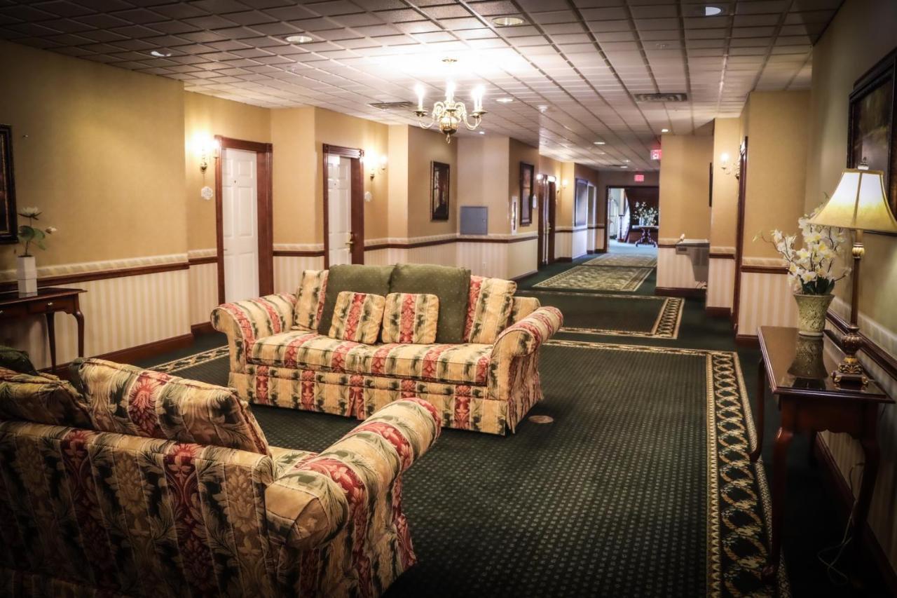 Inn At Amish Door Wilmot Екстериор снимка