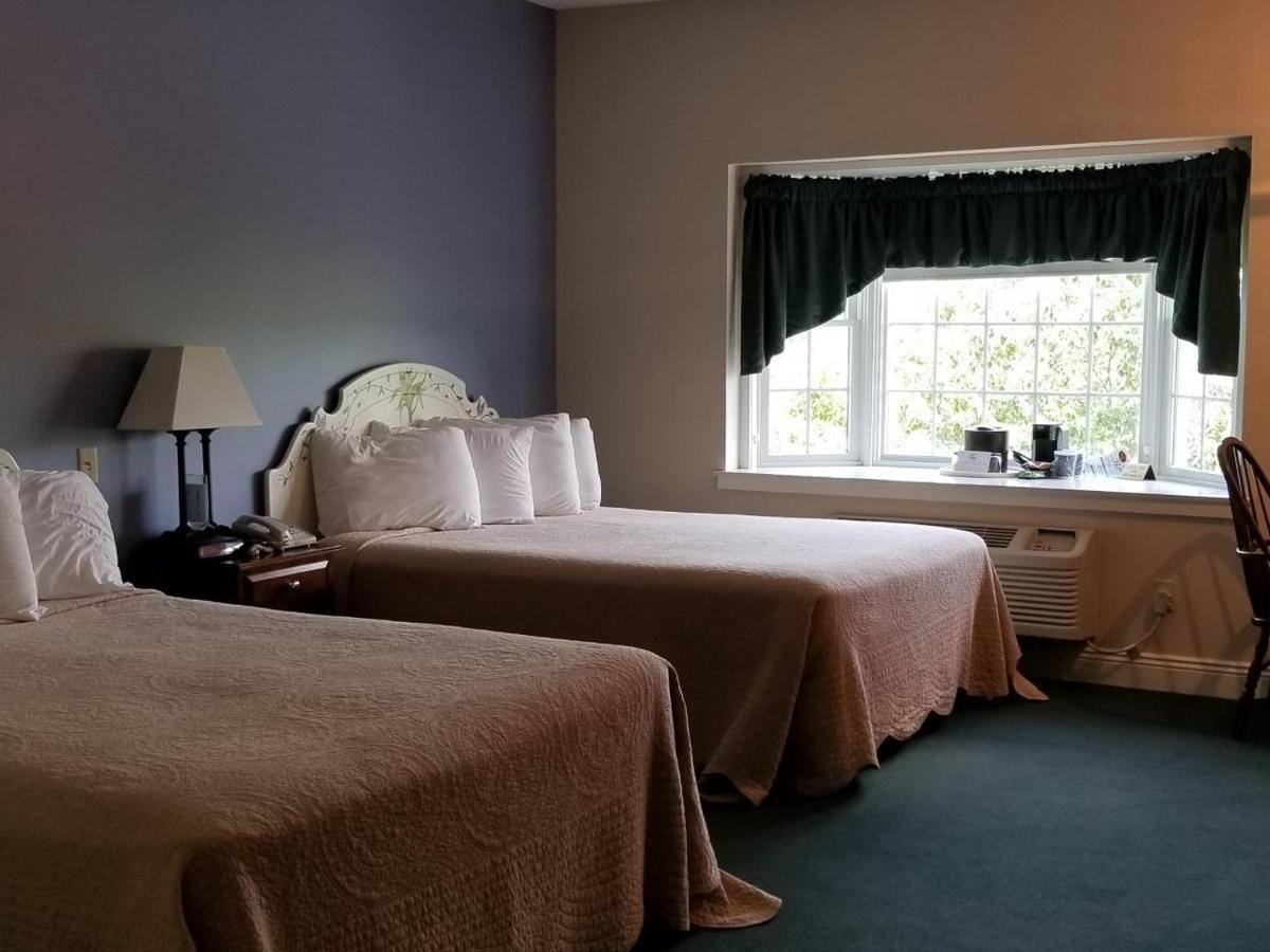 Inn At Amish Door Wilmot Екстериор снимка