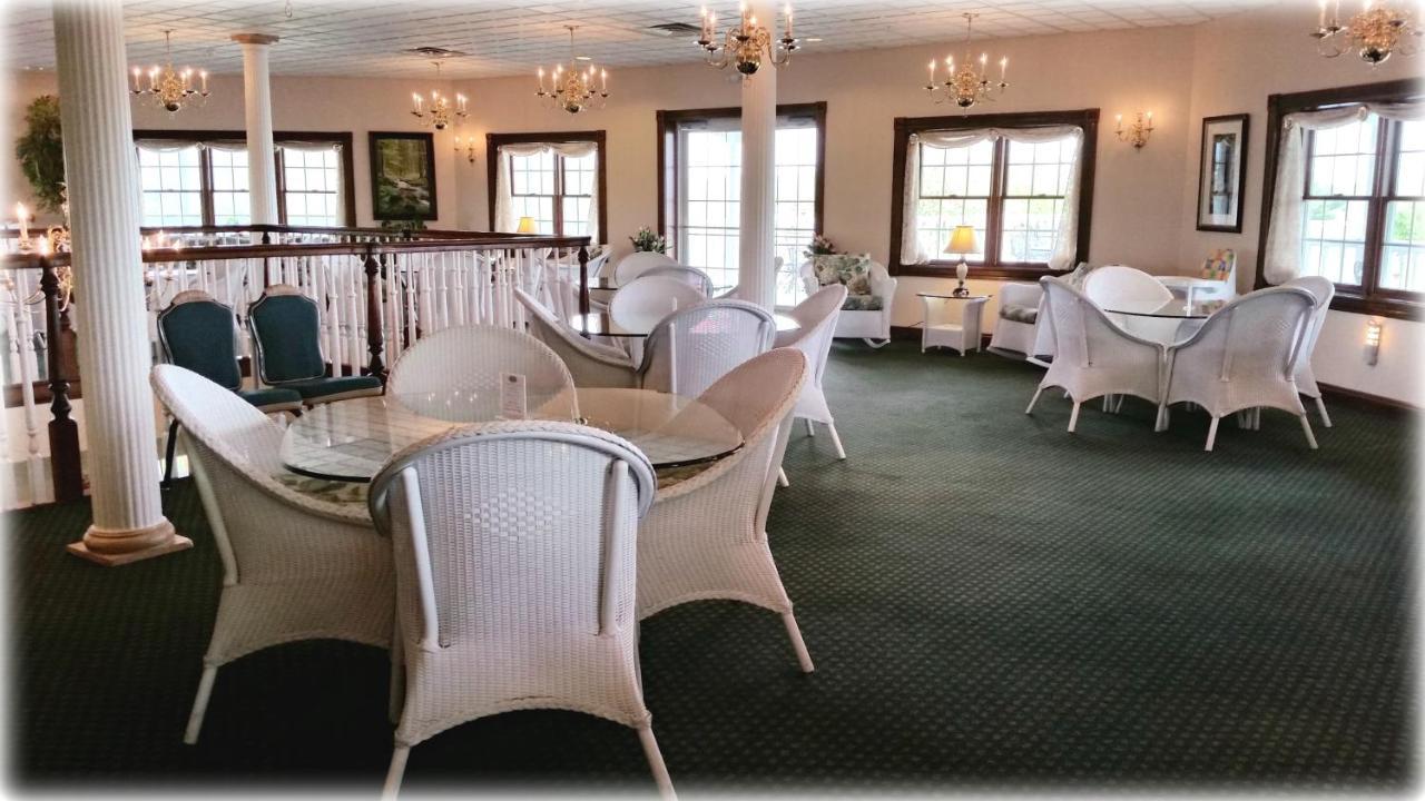 Inn At Amish Door Wilmot Екстериор снимка