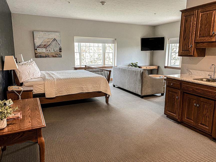 Inn At Amish Door Wilmot Екстериор снимка