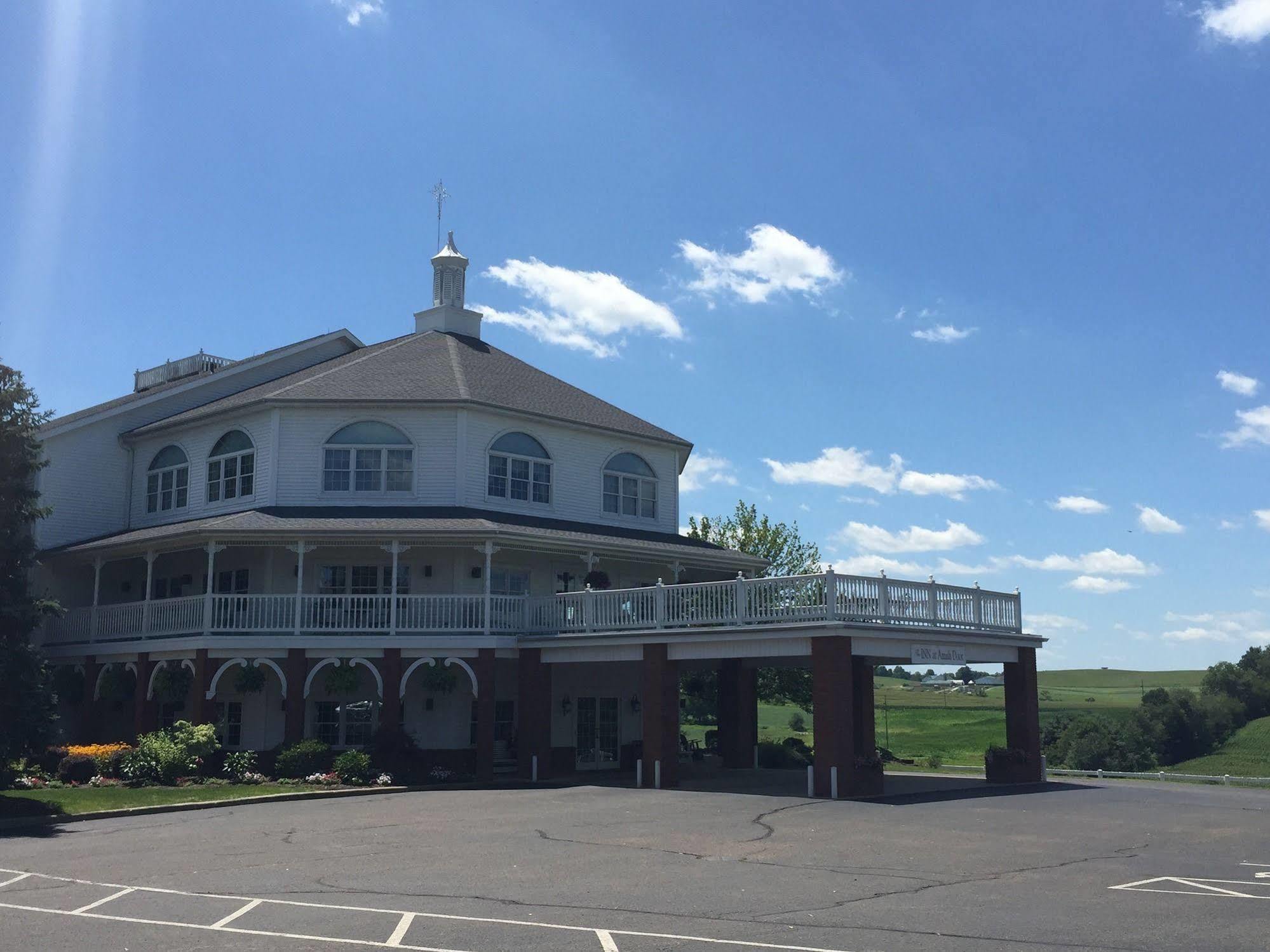 Inn At Amish Door Wilmot Екстериор снимка