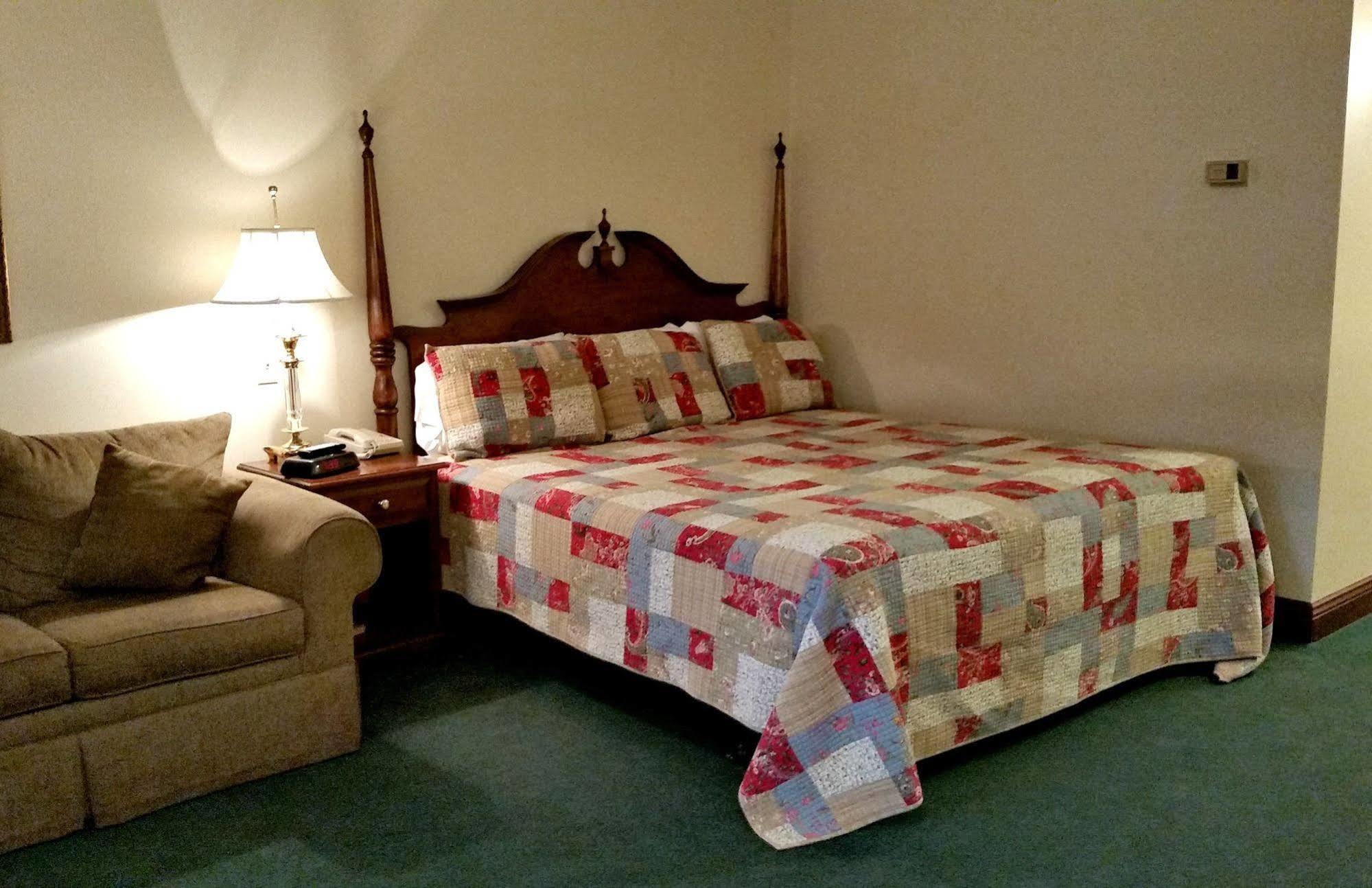 Inn At Amish Door Wilmot Екстериор снимка