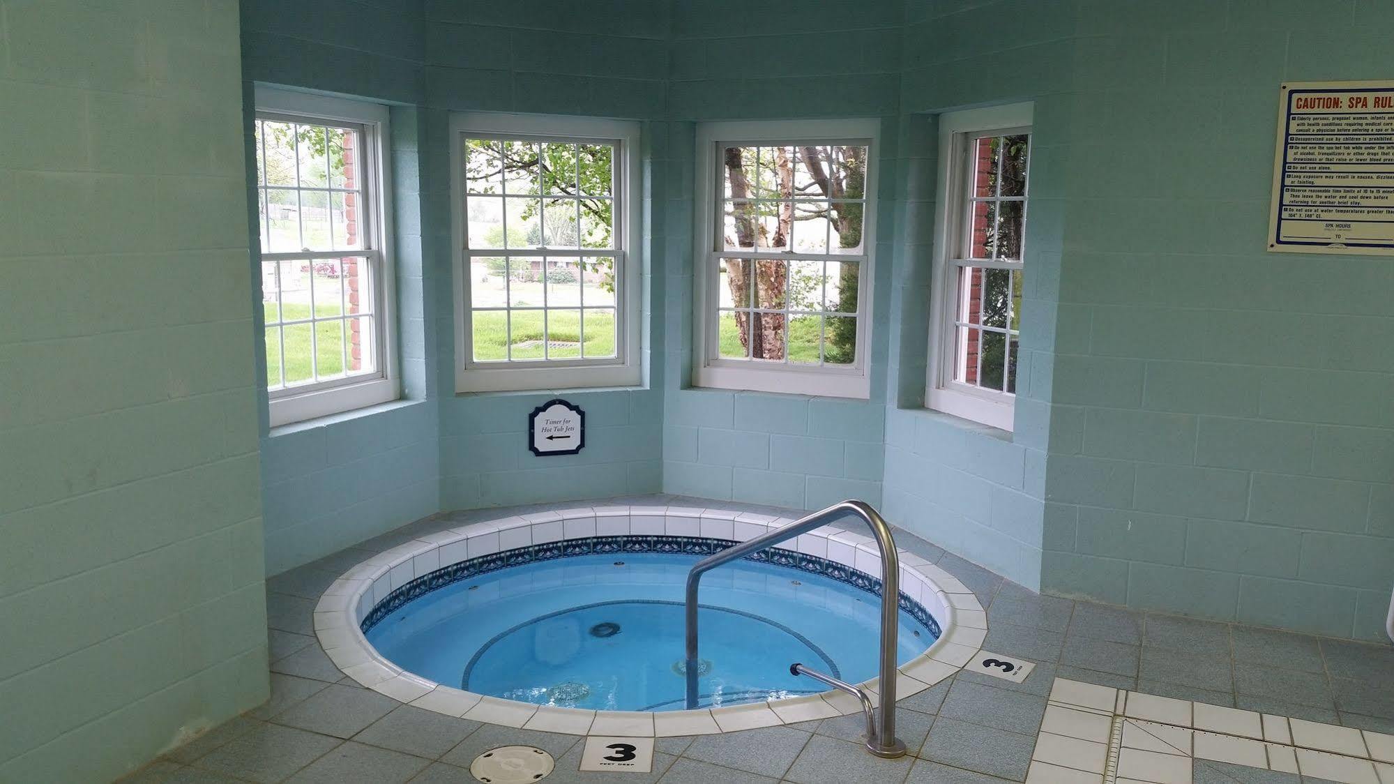 Inn At Amish Door Wilmot Екстериор снимка