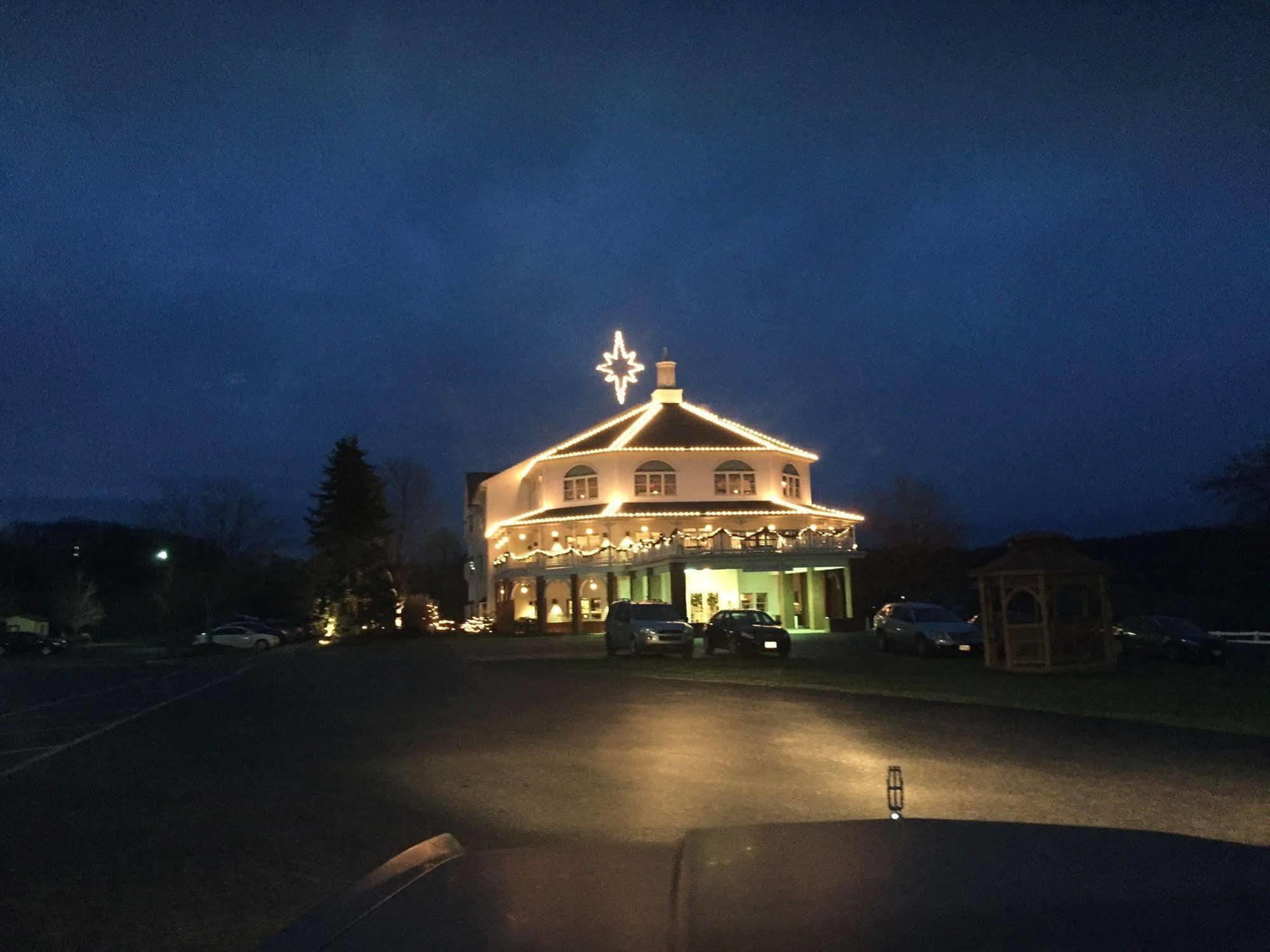Inn At Amish Door Wilmot Екстериор снимка